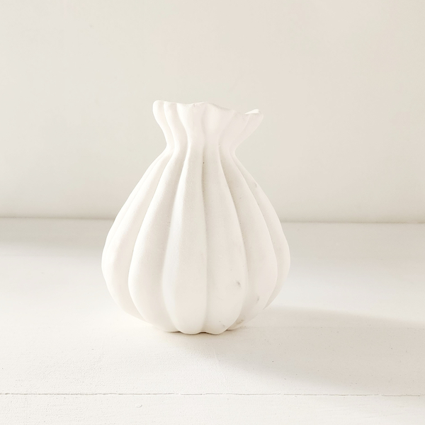 Ceramic Dumpling Pot budvase - White - <p style='text-align: center;'><b>HOT NEW ITEM</b><br>
R 22</p>